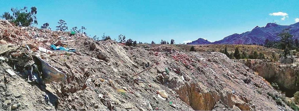 Escombros, el problema olvidado que crece en la metrópoli paceña