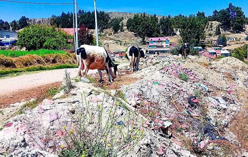 Achocalla está cercada por restos de las construcciones